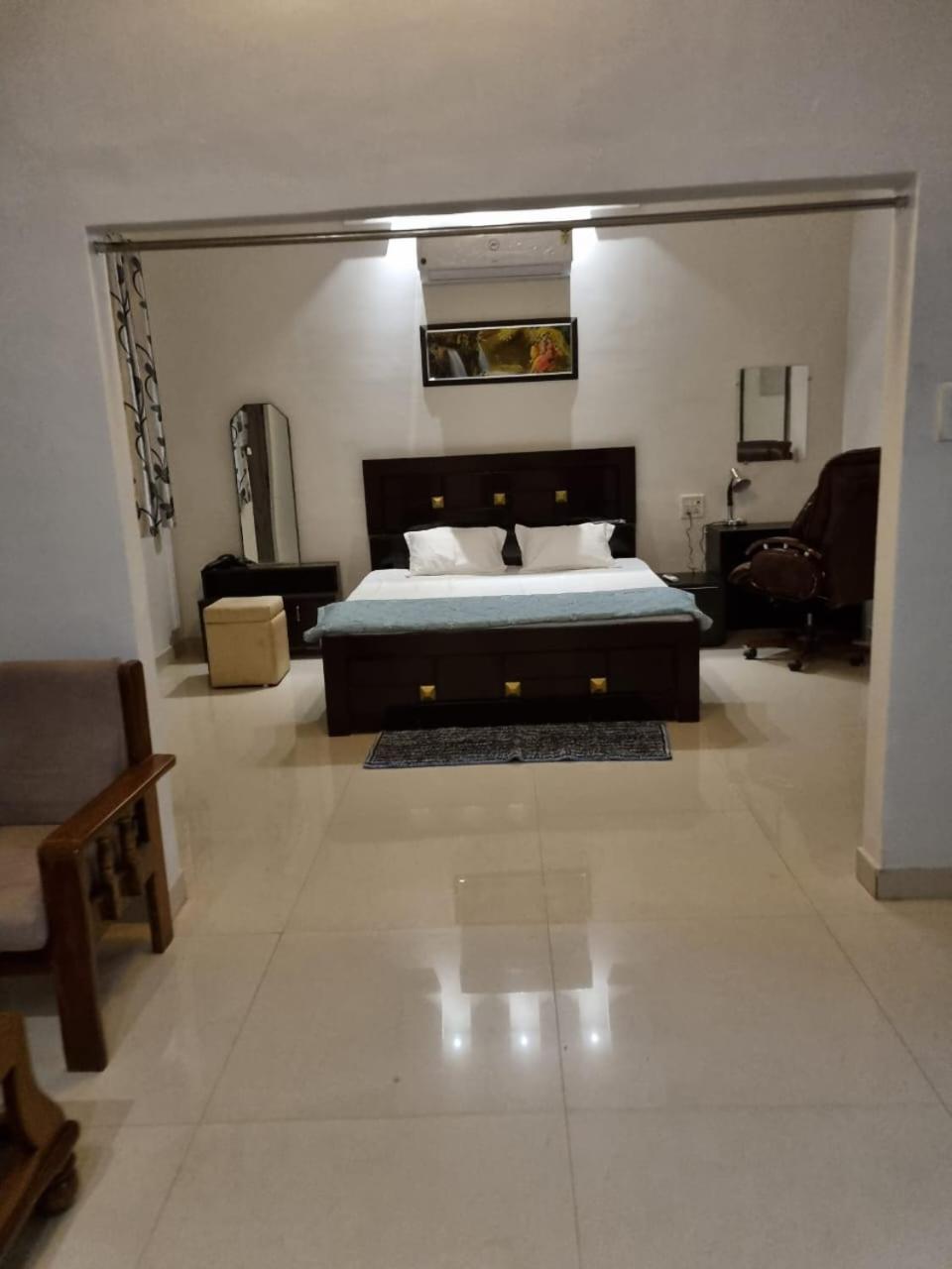 Leela Homestay Jabalpur - Lily - 2 Bhk Luxury Appartment Esterno foto