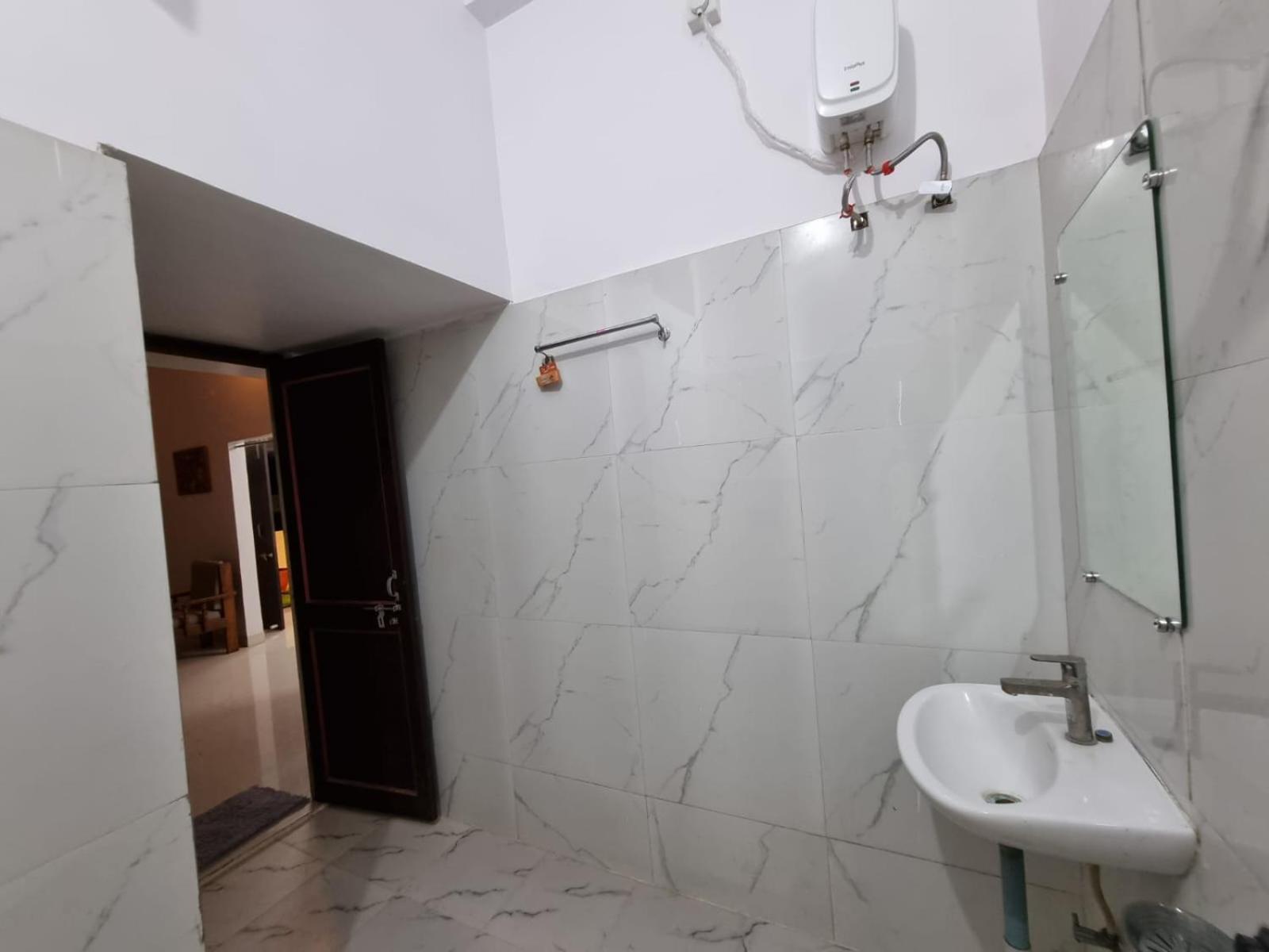 Leela Homestay Jabalpur - Lily - 2 Bhk Luxury Appartment Esterno foto